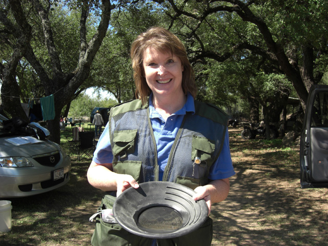 This little piece was found by Doretta Conrad while at the Halliburton Outing